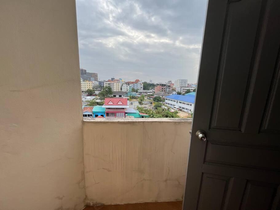Rooftop Room In We Residence Pattaya Exterior foto